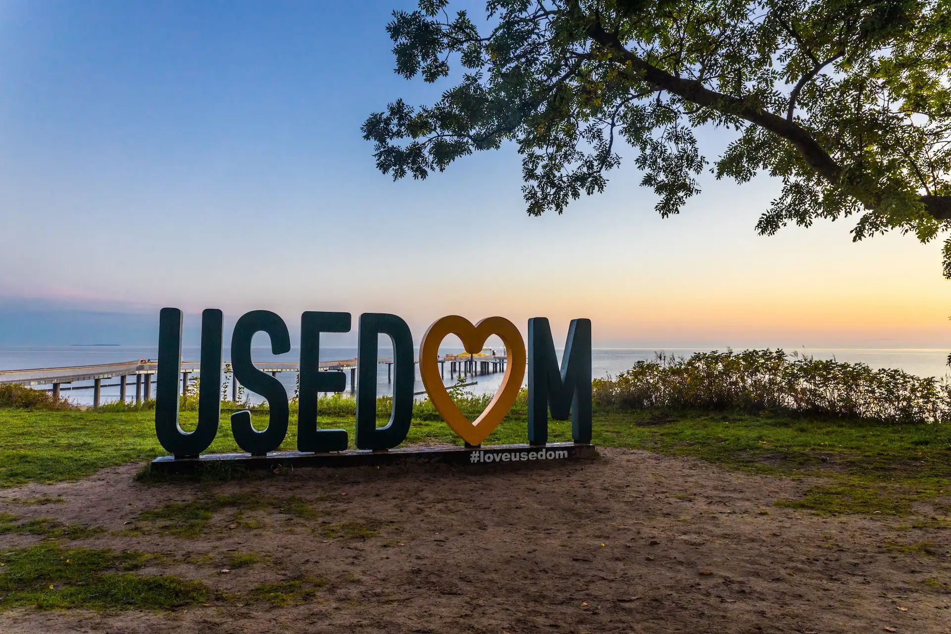  Usedom Schriftzug vor Küste