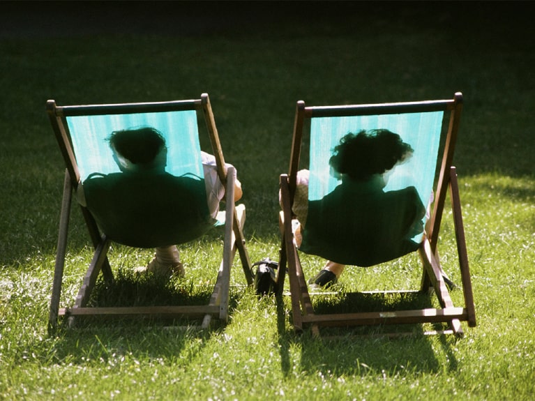 Liegestühle im Garten