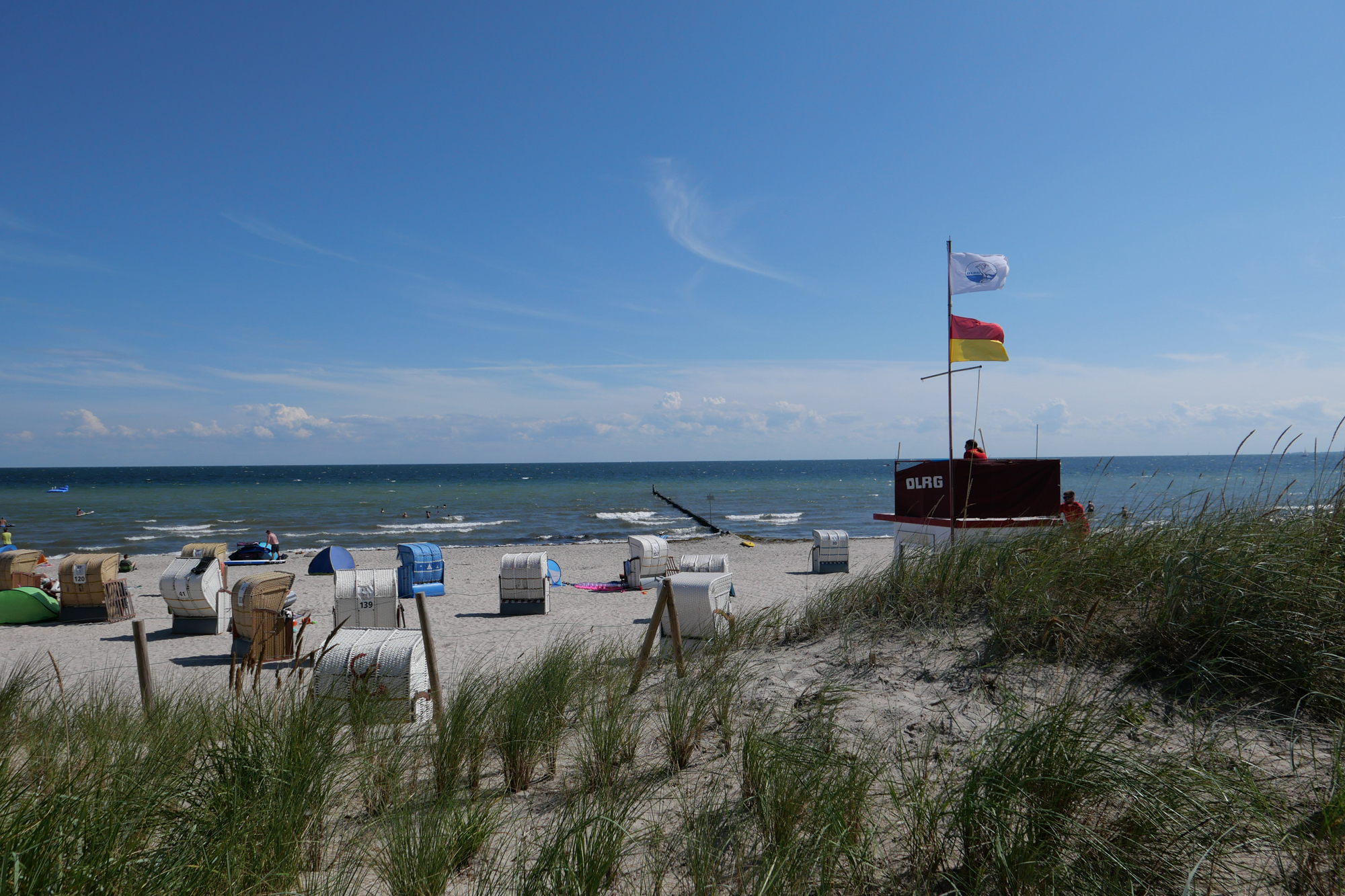 Großenbrode Strand mit DLRG Turm