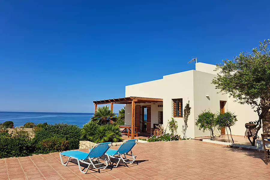 Villa am Strand mit Meerblick