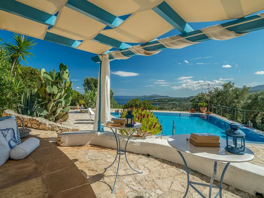 Villa with pool and seaview