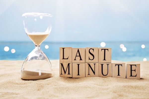 Last-Minute-Angebot Sanduhr am Strand