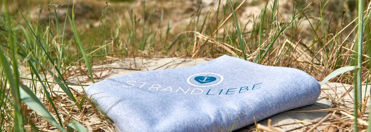 Strandliebe Tuch in der Wiese